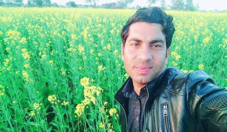 فرصت جو میسر ہے تو اب ڈھونڈ رہا ہوں | اداس اردو شاعری